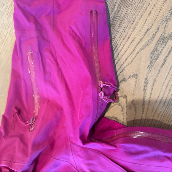 Arteryx Goretex Alpha SV Jacket - Picture 3 of 9